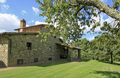 Torsoli House | Lovely apartment in villa for 6 people with WIFI, pool, TV, balcony, pets allowed and parking