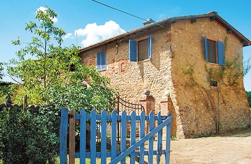 Monteriggioni Villa | Lovely apartment in villa for 6 people with WIFI, pool, TV, patio, pets allowed and panoramic view