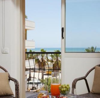 Pozzallo Apartment | LunaNera Suite - Sea View beach at 20 mt