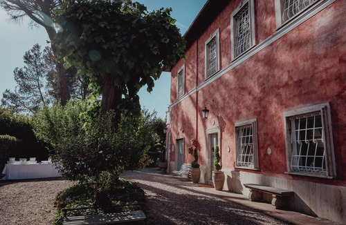 Zona III Marcigliana Villa | Luxury holiday villa rental 8km from Rome centre aircon/pool/bbq/garden/services