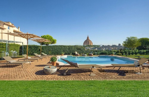 Trionfale Apartment | Luxury Tower with Private Pool and a View of the Vatican