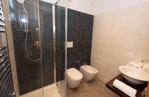 Cori Hostel | Magnum Queen Room with Garden View