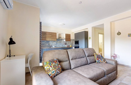 Patti Apartment | Malluzzo Holidays Apartment with Hill View, Wi-Fi, and Air Conditioning