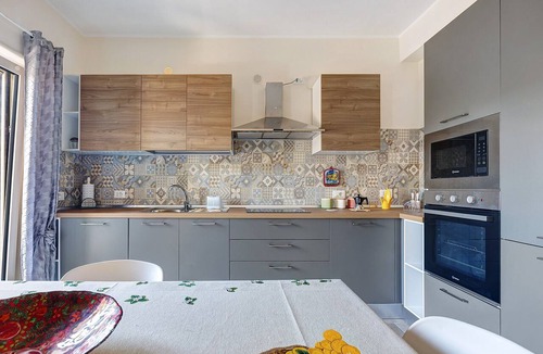 Patti Apartment | Malluzzo Holidays Apartment with Hill View, Wi-Fi, and Air Conditioning