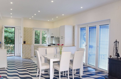 Castellabate Historic Centre Apartment | mit Meerblick und großer Terrasse by Interhome