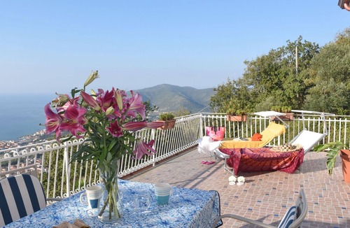 Castellabate Historic Centre Apartment | mit Meerblick und großer Terrasse by Interhome