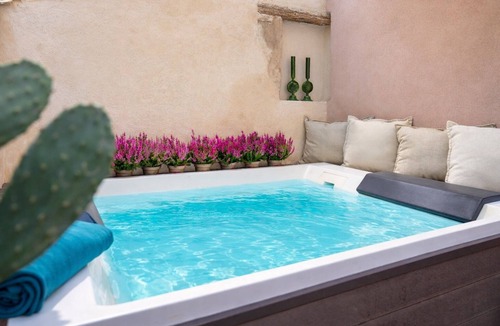 Noto Historic Centre Apartment | Moscato & jacuzzi SicilyMyHome
