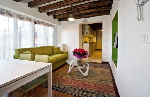 Cannaregio Apartment | New apartment with wifi and exposed beams with lift behind Misericordia
