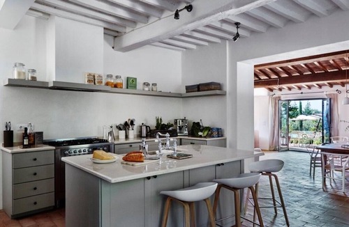 Pesciano Villa | New Listing - Beautiful renovated villa , sleeps 12, air con, private pool