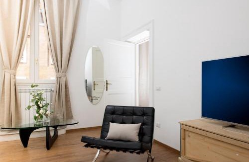 Rione IV Campo Marzio Apartment | New! Spanish Step Design Apartment