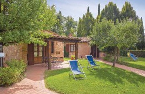 Castiglione del Lago Apartment | Nice apartment for 4 people with pool, WIFI, TV, patio and pets allowed