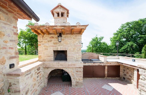 Monteriggioni Apartment | Nice apartment for 2 guests with WIFI, A/C, pool, TV and pets allowed, close to Siena