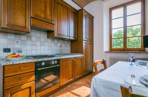 Volterra Apartment | Nice apartment for 2 people with WIFI, pool, TV and pets allowed