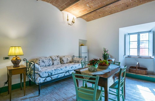 Stigliano Apartment | Nice apartment for 3 guests with WIFI, TV, patio, pets allowed and panoramic view