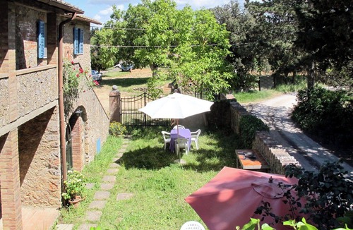 Monteriggioni Villa | Nice apartment in villa for 6 people with WIFI, pool, TV, patio, pets allowed and panoramic view
