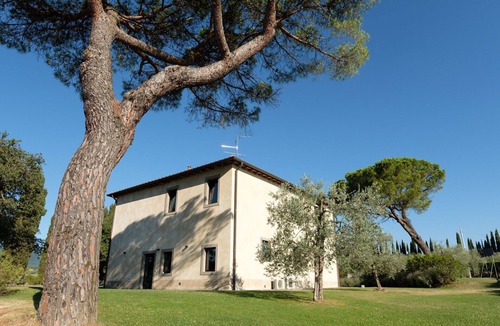 Cavriglia Villa | Nice apartment in villa for 4 people with pool, A/C, WIFI, TV, patio and parking