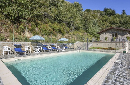 Villa Collemandina Villa | Nice apartment in villa for 4 guests with pool, WIFI, terrace and pets allowed