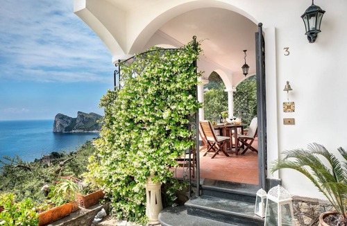 Marina del Cantone Apartment | Nice apartment for 4 guests with WIFI, TV, balcony and panoramic view, close to Sorrento