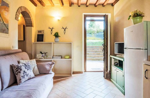 Massa Marittima Apartment | Nice apartment for 6 guests with WIFI, pool, TV and patio