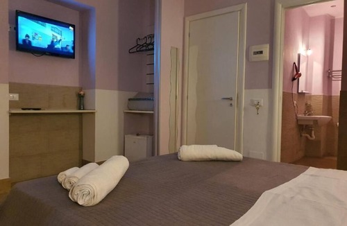 Corso dei Mille - Sant'Erasmo House | Nice comfortable and bright room (4)