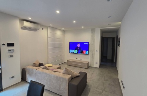 Formigine Apartment | Olly's Nest: 2 Bedrooms, 2 Bathrooms and Parking Space
