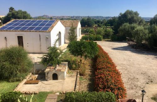 Syracuse House | Orecchie di Lepre