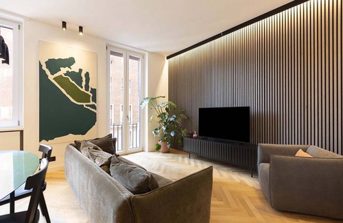 Rione VII Regola Apartment | Our apartment is in a building of the past century, it's on the 2nd floor and served by an elevator.You will have at your disposal 2 bedrooms, 2 bathrooms, and a living room, with a cooking area, that will be able to accommodate up to 5 people.The livi