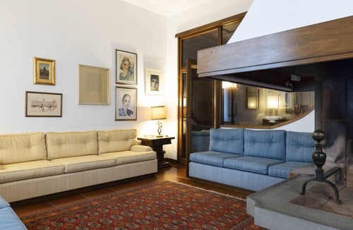 Sant' Ambrogio Apartment | Palazzo Cecchi Florentine Apartment