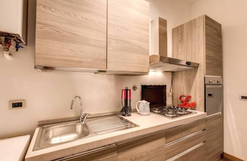 Rione III Colonna Apartment | Pantheon 2 bedroom up 5 persons