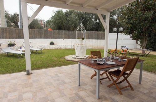 Gallina Villa | PARADISE BEACH, with garden, parking space. 100 mt from the sea. Pets allowed.