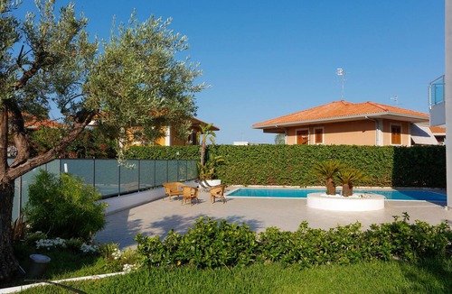 Torre Archirafi Apartment | Path House - Garden Apartments by Wonderful Italy