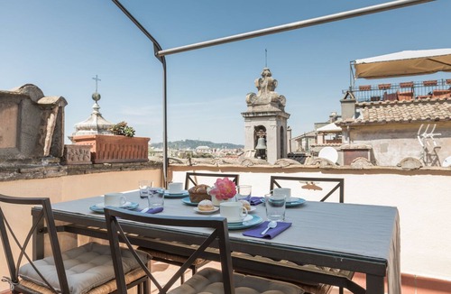 Rome City Centre Apartment | Penthouse with Terrace, Pantheon and 360° City views! Walk to all attractions