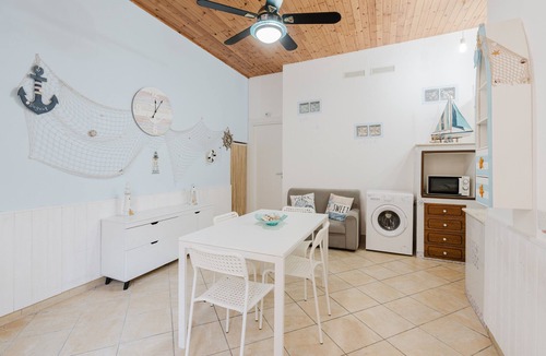 Trappeto Apartment | Perla Marina Ground Floor Apartment with Wi-Fi and Air Conditioning