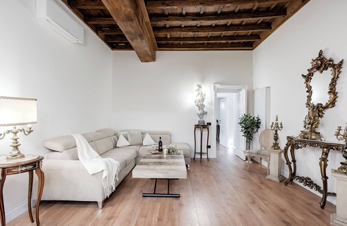 Rione IV Campo Marzio Apartment | Phenomenal 3-bedroom apartment with balcony & bathtub in the heart of Rome