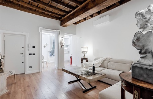 Rione IV Campo Marzio Apartment | Phenomenal 3-bedroom apartment with balcony & bathtub in the heart of Rome