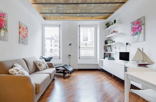 Rione V Ponte Apartment | Piazza Navona-Coronari House