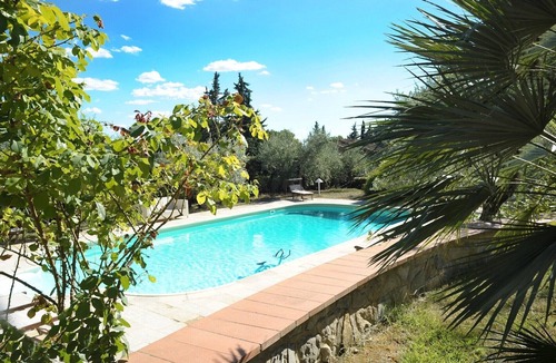 Bagno a Ripoli Apartment | Poolside apartment on the outskirts of Florence