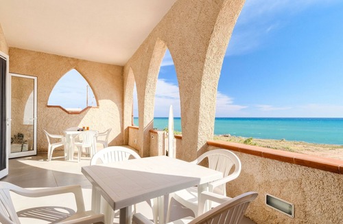 Cava dʼAliga House | Poseidon, Villa am Meer mit Panoramaterrasse by Interhome