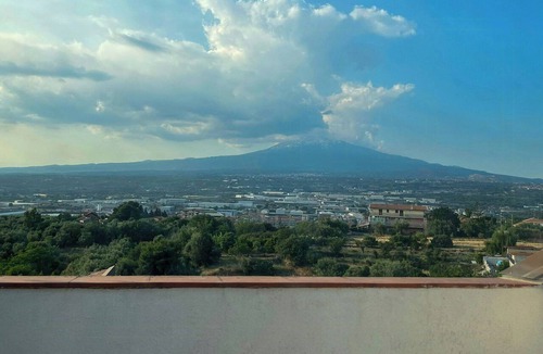Motta Sant'Anastasia House | Private pool villa with views of Etna