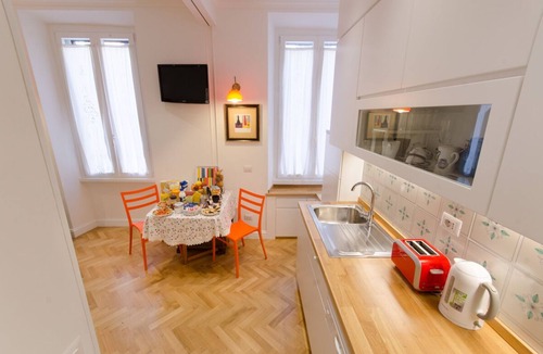 Testaccio Apartment | Quite-Design Apart-Spotless-Rome cent-Bus&Metro-Airport train-AC-WiFi-Kitchen