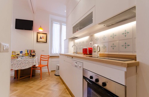 Testaccio Apartment | Quite-Design Apart-Spotless-Rome cent-Bus&Metro-Airport train-AC-WiFi-Kitchen