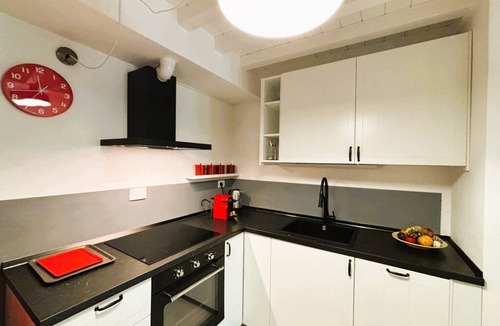 Isolotto Apartment | RED LILY APARTMENT