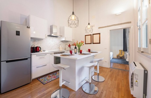 Santa Croce Apartment | Refined & Spacious Apartment Santa Croce