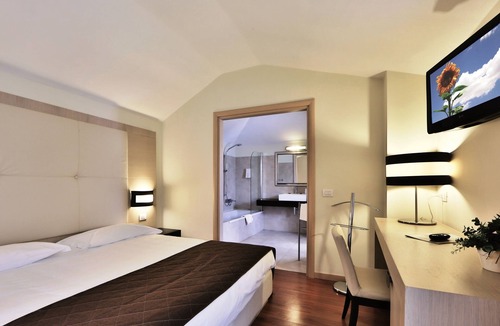 Mompiano Hotel | Regal Hotel