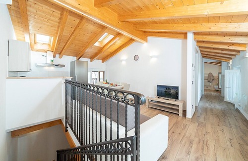 Bardolino Ski Chalet | Regarda - Romantic apartment Casa Rossa 2 with wifi, air conditioning