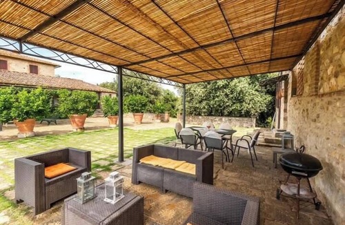 Ponte di Gabbiano House | Restored barn with views of Siena countryside