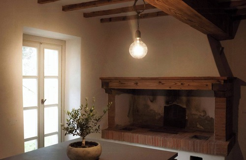 Poppi House | Restored farmhouse in Tuscan Casentino hills