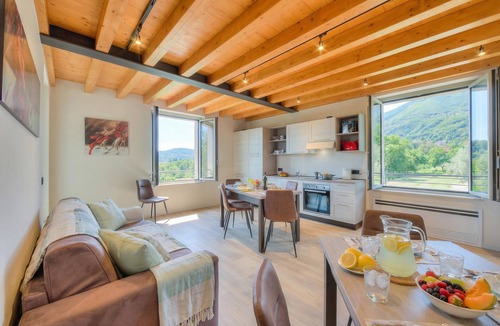 Roe Volciano Apartment | Ricomilla Family - Terrace & Parking, Roè Volciano, Italy