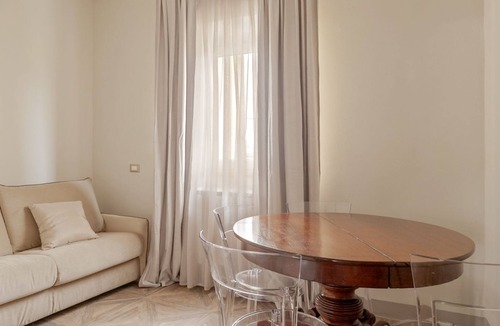 Pontasserchio Apartment | RINOCERONTE: Relax and enjoy this simple yet elegant apartment, equipped with all the comforts: PRIVATE parking, FULL HD TV, AIR CONDITIONING, and a fully equipped bathroom with a walk-in shower. All of this just 10 minutes from Pisa and 25 minutes from