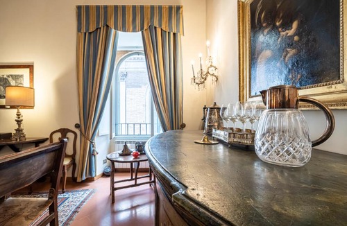 Rione VI Parione Apartment | Roman Holiday apartment for 6 by Piazza Navona